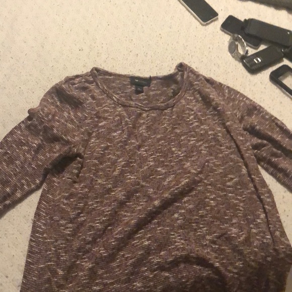 Long sleeve top goes to mid forearm - Picture 3 of 3